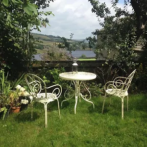 https://bijou-cottage-in-bront-country-with-wood-burning-stove.yorkshirehotels.net